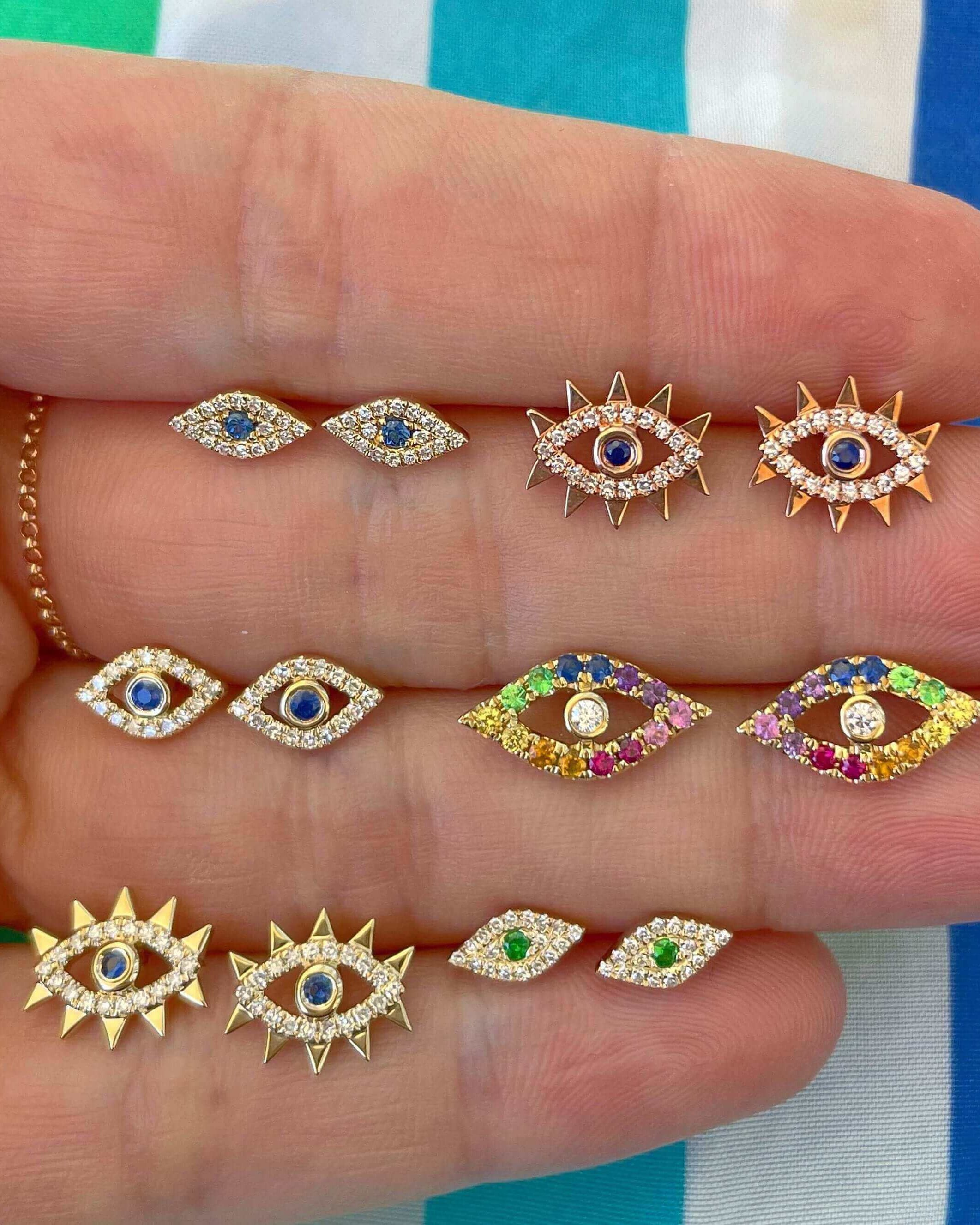button earrings worn by an Izakov model