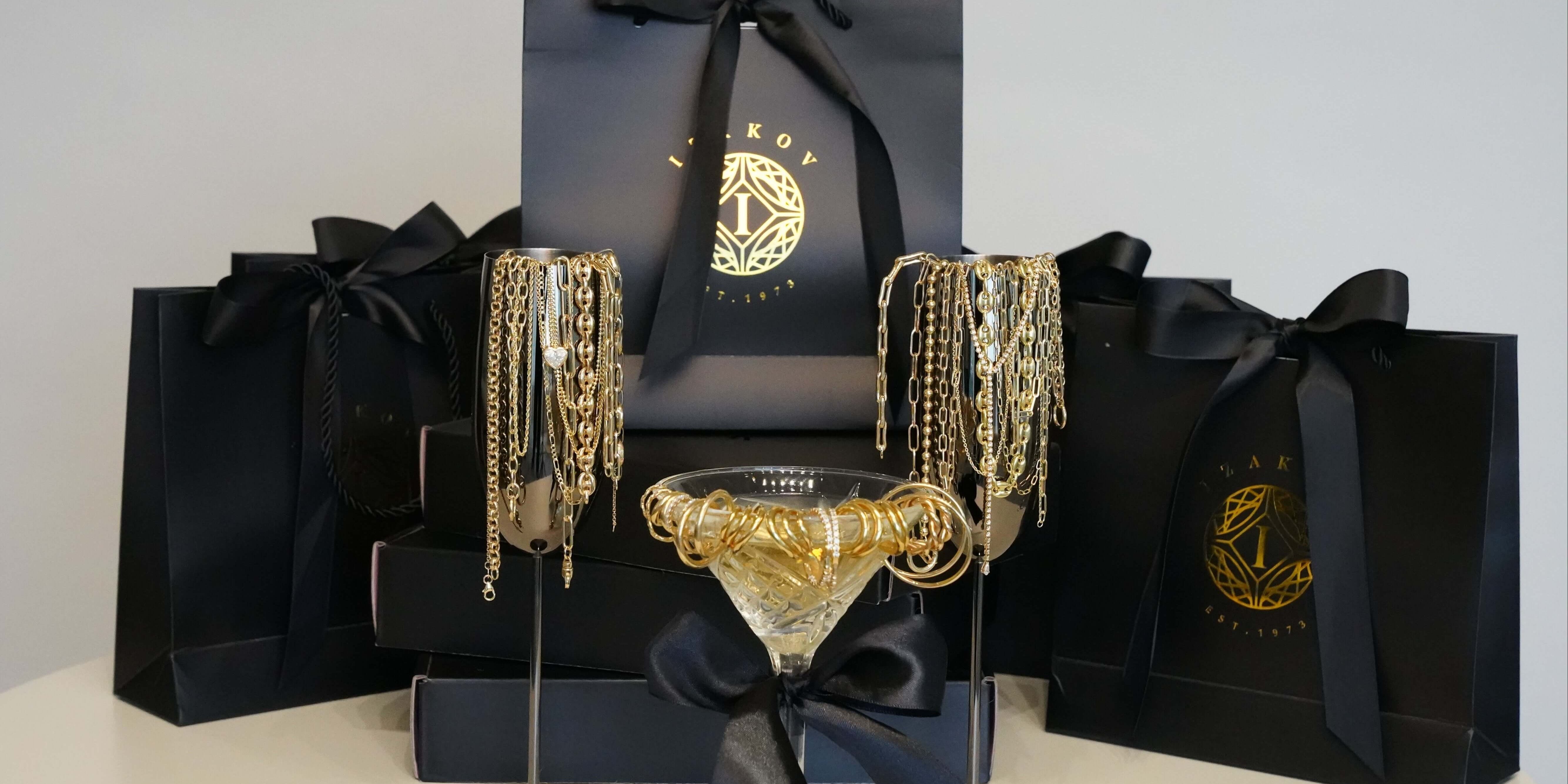 Gifts Under $1000 featuring izakov fine jewelry displayed in elegant packaging from Miami Florida.