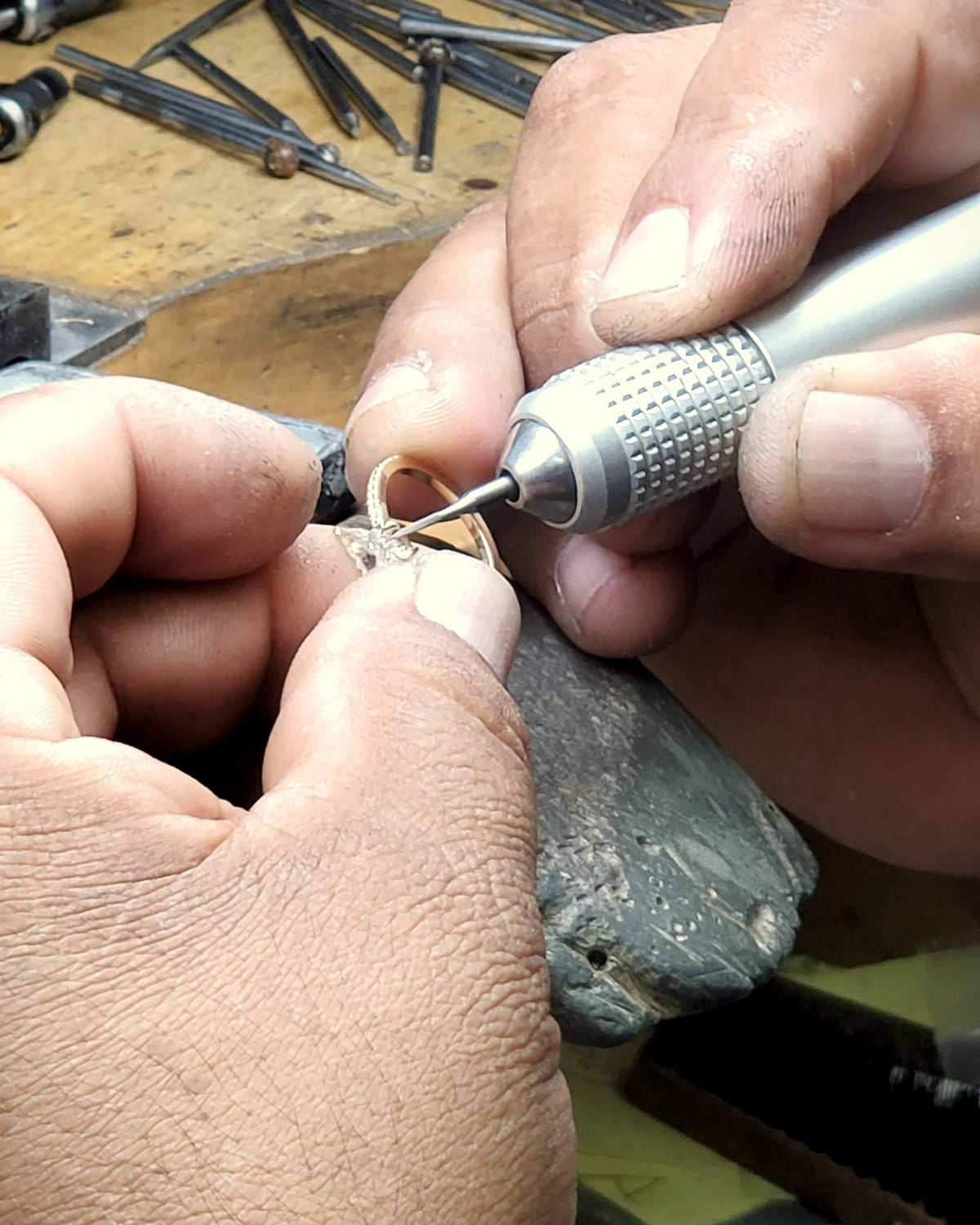 Izakov jeweler setting a diamond in a gold ring at the bench in Miami