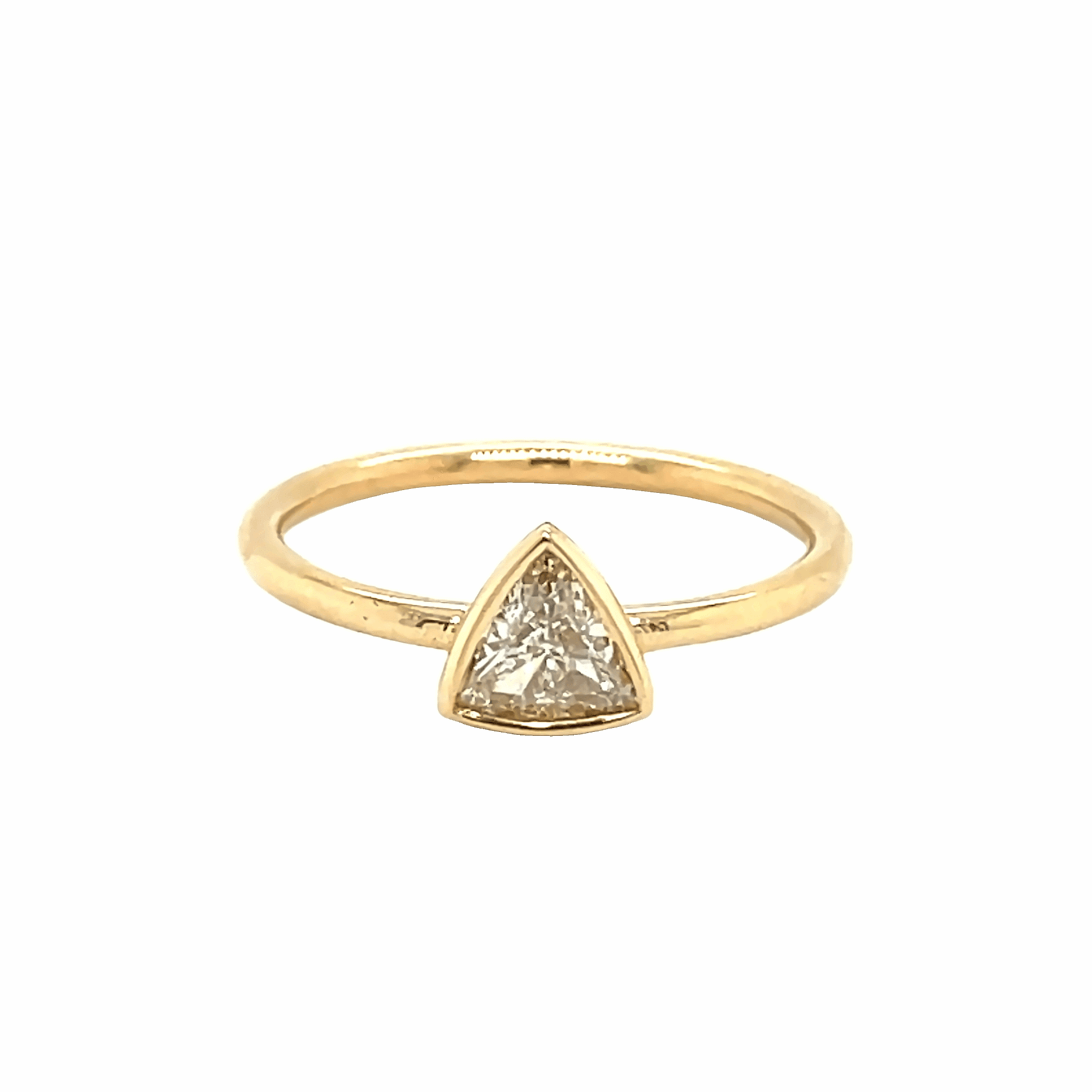 Elegant gold ring with a triangular diamond, part of our exclusive jewelry collection. Perfect for engagements or special occasions.