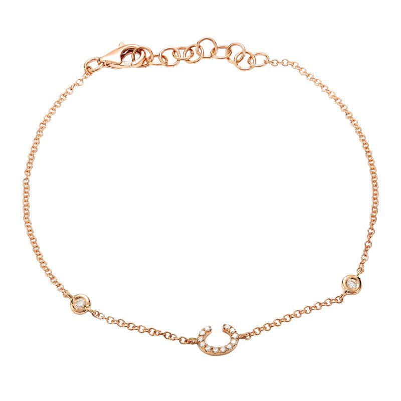 Elegant gold chain bracelet with a horseshoe charm, perfect for a stylish addition to any jewelry collection.