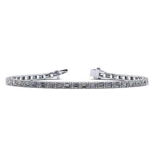 Elegant silver tennis bracelet with sparkling square-cut diamonds for a timeless jewelry piece from our brand.