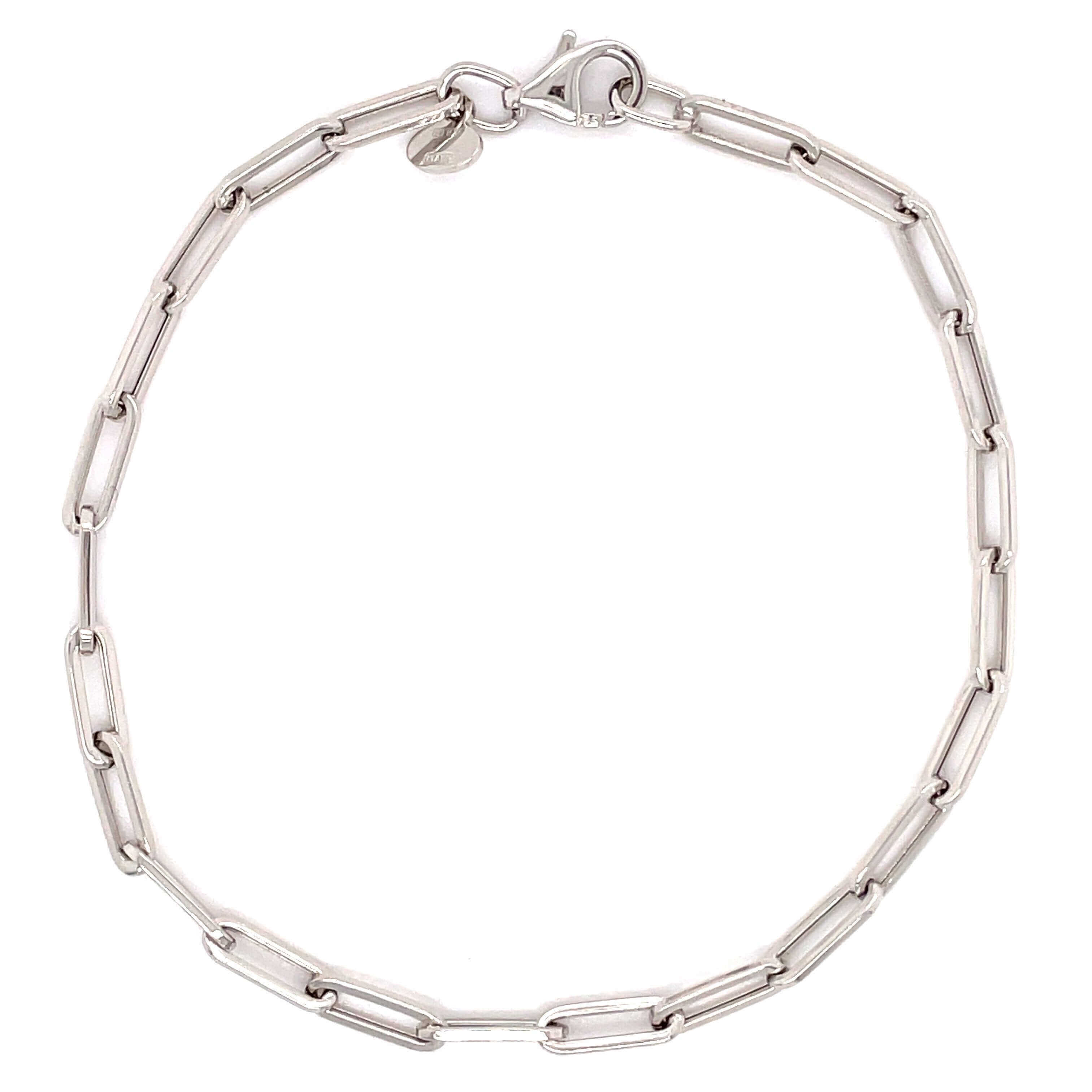 Elegant silver chain bracelet with lobster clasp, perfect for any jewelry collection.