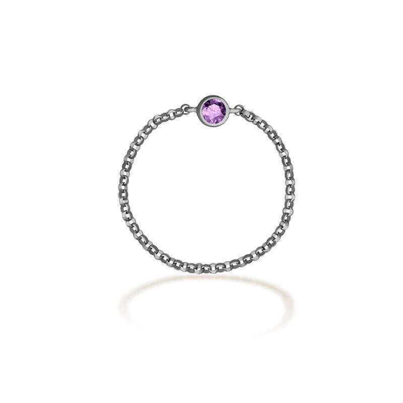 18K gold chain ring featuring a stunning purple birthstone, elegant and meaningful jewelry piece.