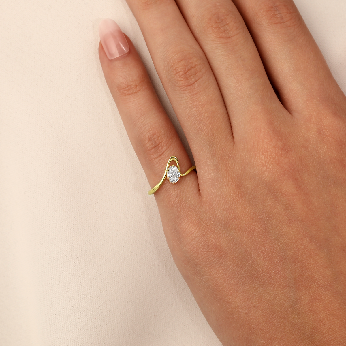 Oval Diamond Swirl Ring in 14k yellow gold
